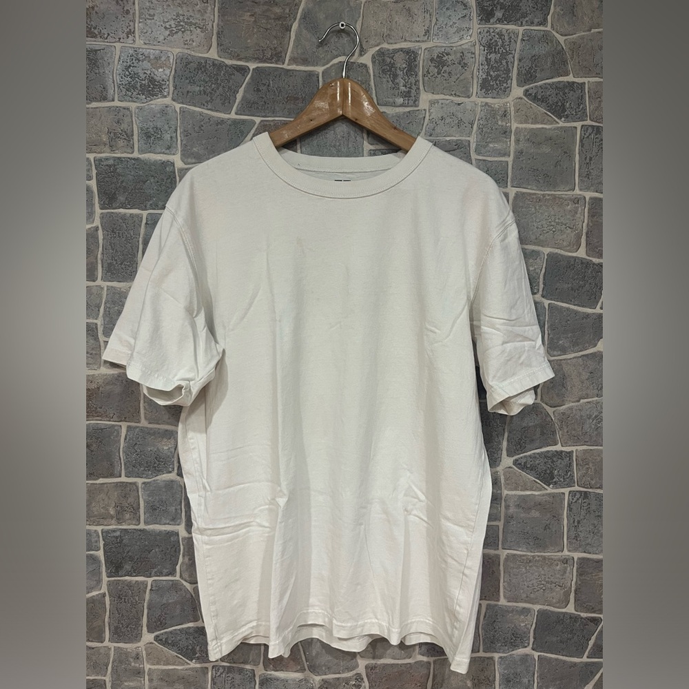 White Uniqlo Short Sleeve T-Shirt in Large